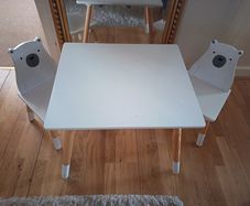 Kids table and chairs