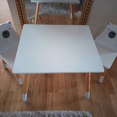 Kids table and chairs