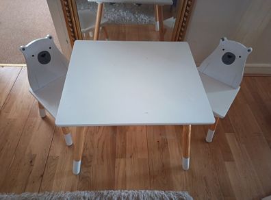 Kids table and chairs