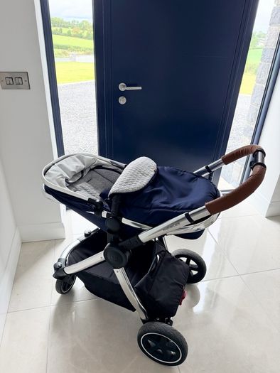 Pram and Maxi Cosi car seat