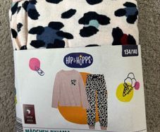 New girl pyjamas 134/140cm