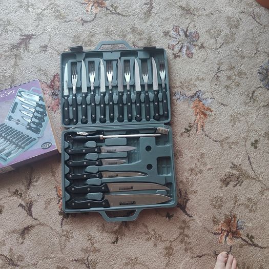 19 piece knife set.