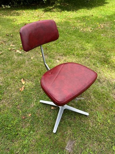 Vintage red swivel and tilt office chair
