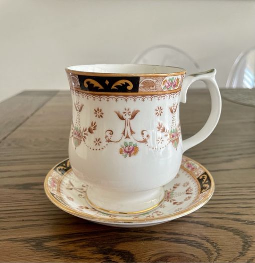 China fine bone teacup and saucer Queen's Olde England Vintage Antique