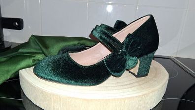 Green velvet mid heel ladies shoes