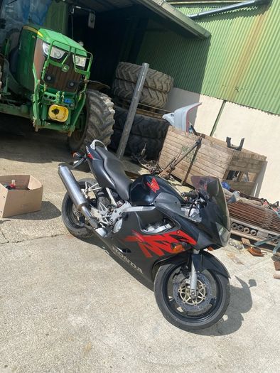 Mint 2000 Cbr600F4 for breaking - All parts available
