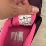 nike trainers black and pink Image 5