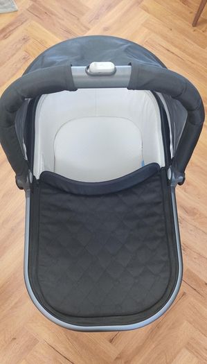 Uppababy Bassinet with rain cover for Vista V2, Cruz, and Ridge