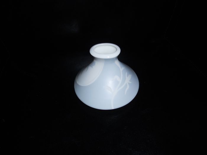 "Aynsley "Senses Fine Bone China Vase.( Made in England)