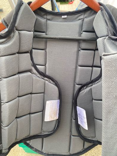 Horse riding body and shoulder protector