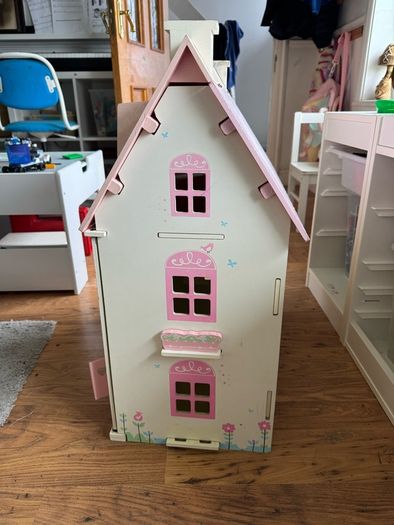 girl's doll house