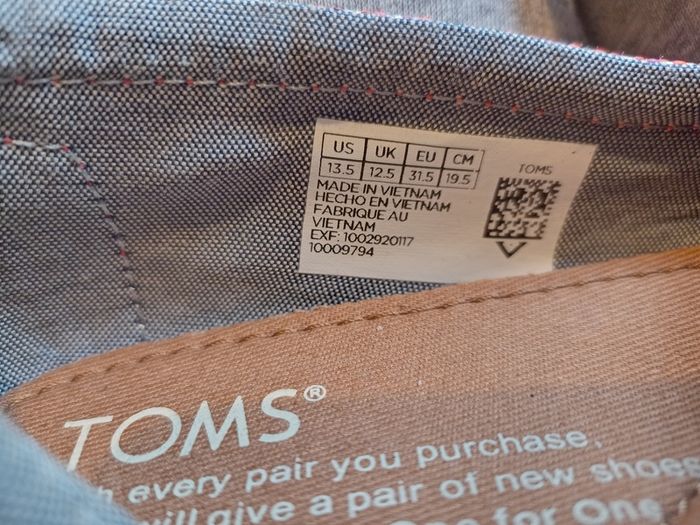 Girl shoes TOMS