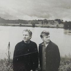 The Finn Brothers - Everyone Is Here.