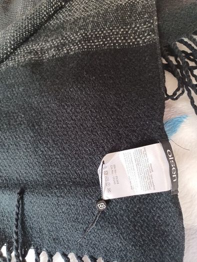 shawl/wrap.....olsen brand...