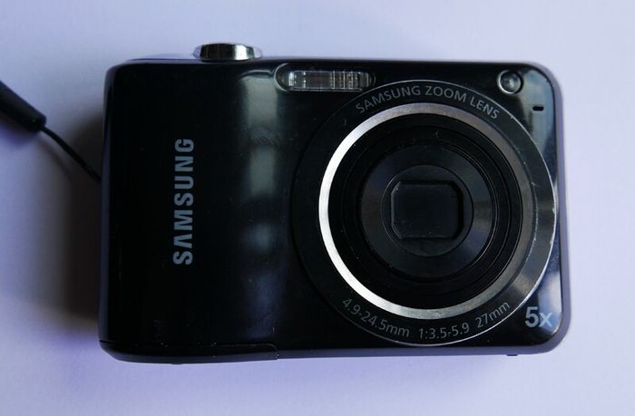 Samsung ES30 Black 12.1MP digital compact camera Tested