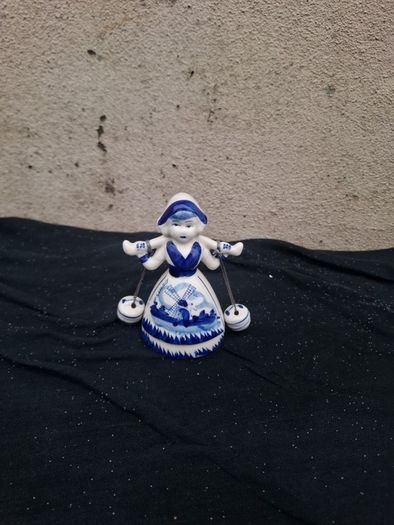 Little delft ornament postage possible