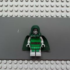 lego super heroes sh0052 Dr. Doom minifigure