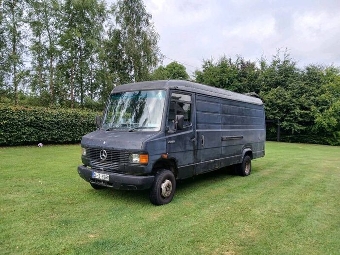 Vintage Mercedes 709d Camper Conversion