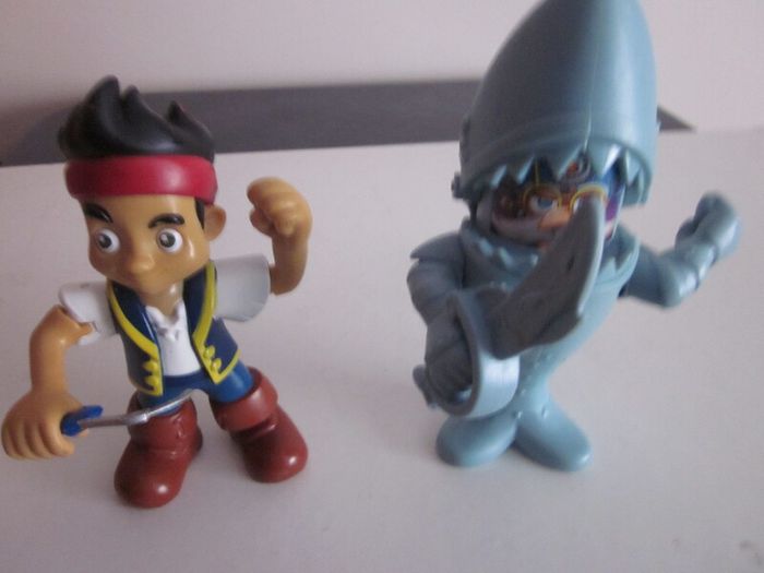 Jake and the Neverland Pirates Figures Jake and Shark