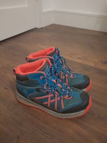 Winter warerproof girls boots Regatta size UK2