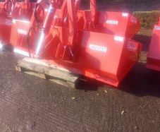 Linkbox and bale spike