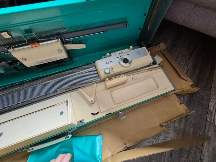 Knitting Machine Brother KH 800