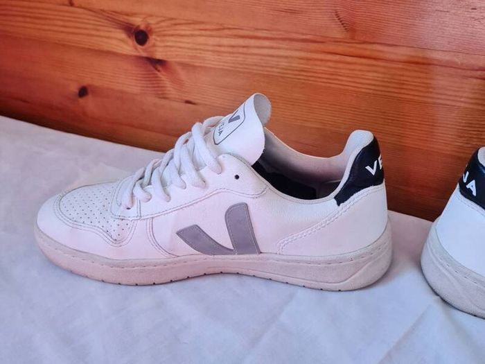 Veja v10 cwl Oxford grey Size 6 eu 39 white leather in excellent condition
