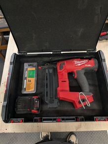 Milwaukee 18 gauge finish nailer