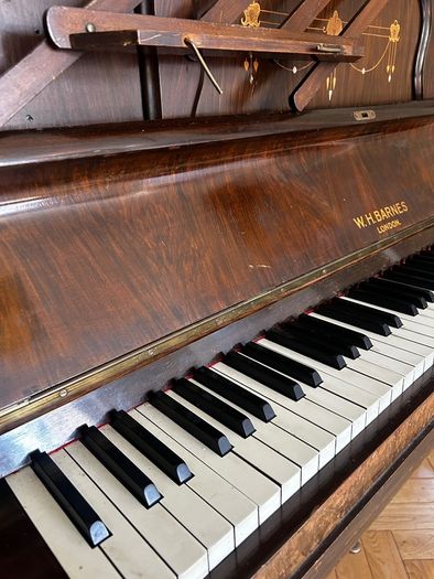 Free upright piano