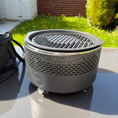B&Co Alfresco Smokeless Charcoal Grill
