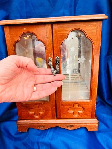 wooden jewellery box