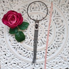 Stylish choker with tassel pendant