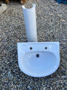 Pedestal Sink
