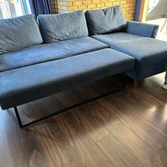 L-shaped sofa with a chaise lounge.