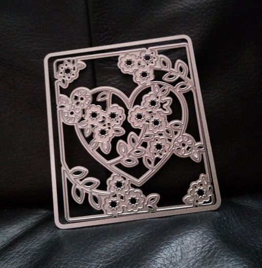 Xcut heart & flowers design die 2 piece
