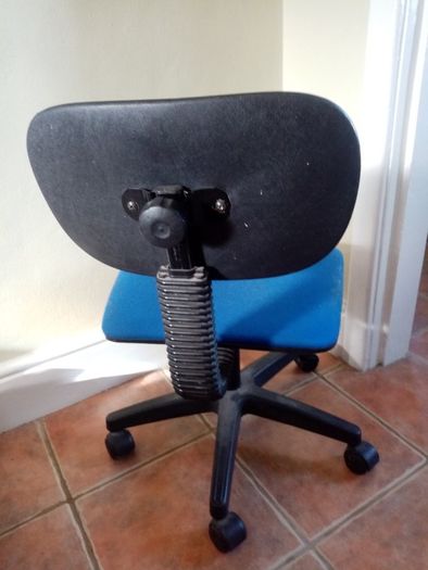 Kids study chair