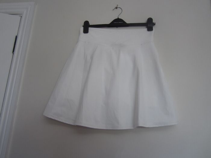 Cream SKORT    size med....10