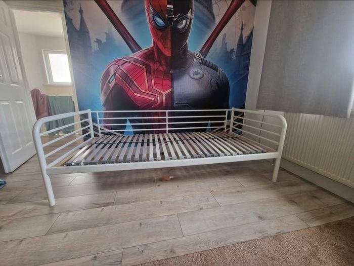 Stylish White Metal Daybed / Single Bed Frame
