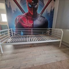 Stylish White Metal Daybed / Single Bed Frame