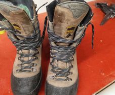 Meindl high legged hunting/hiking boots