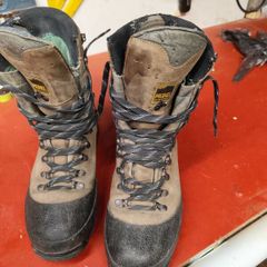 Meindl high legged hunting/hiking boots