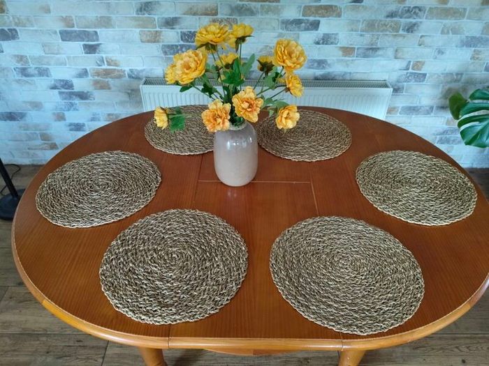 Dining table 4-6