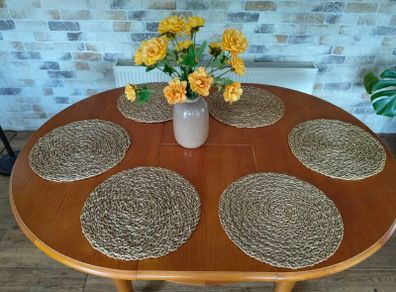 Oak dining table for 4-6 people.