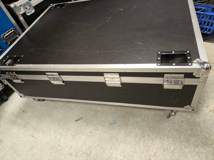 Flight case on wheels