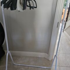 Clothes rail
