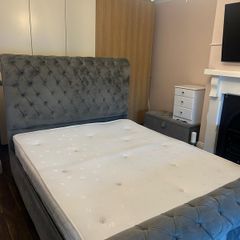 Sleigh bed