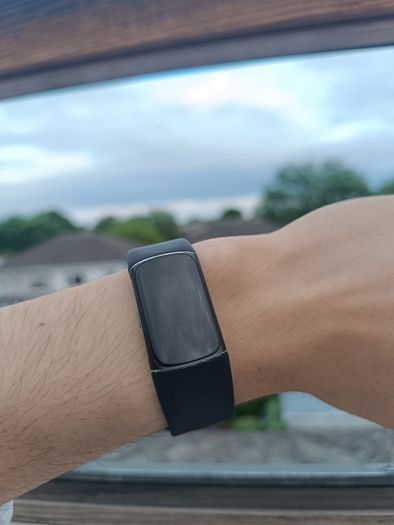 Fitbit Charge 6 + 3 Interchangeable Bands Bundle