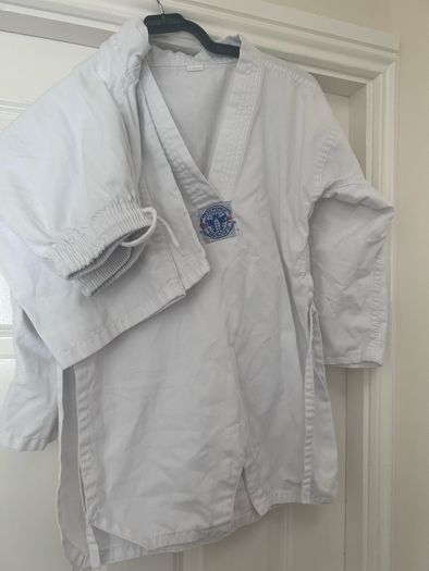 Taekwondo Suit and Protective Gear age 9/10