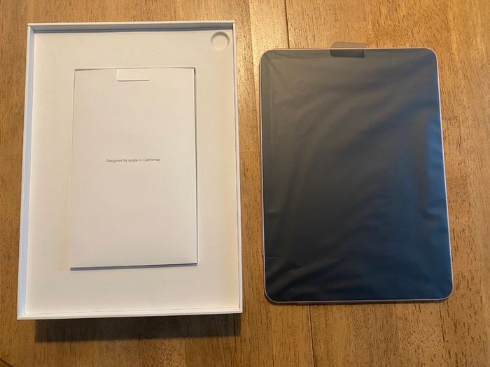 iPad Air 4 in Rose Gold, 64GB mint condition with apple pencil