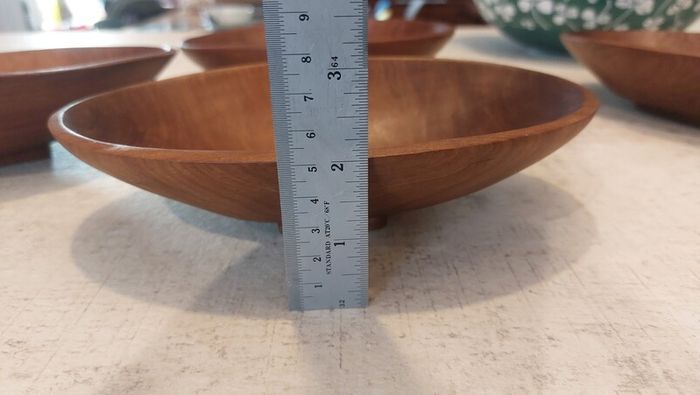 Lovely Set of Four Vintage Mid Century Modern Hand-Carved Wood Nibbles Bowls in Excellent Condition.